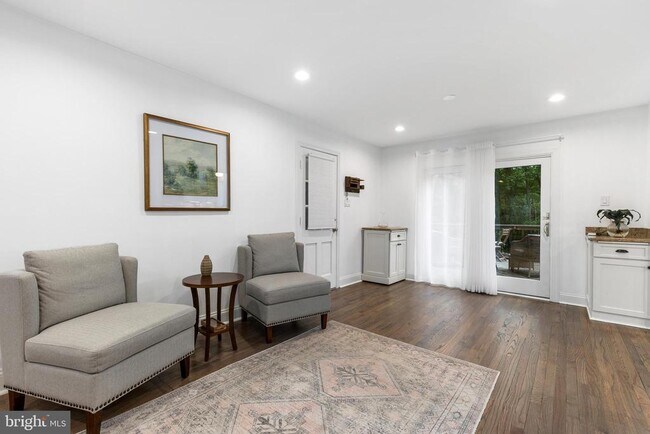 Building Photo - 9830 Meadow Valley Dr