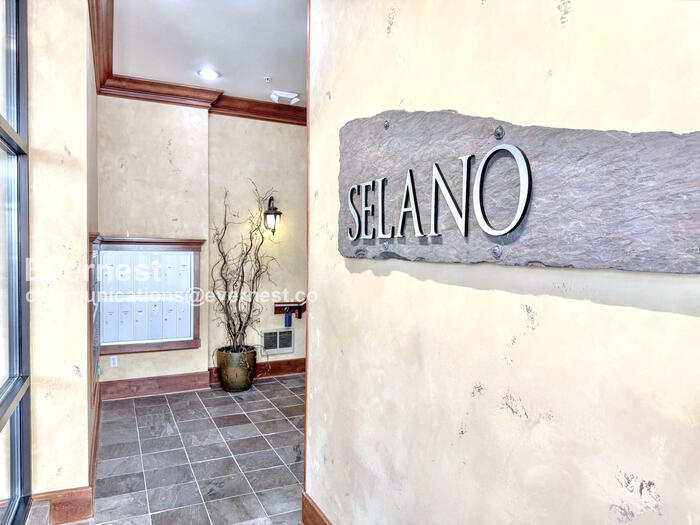 Building Photo - 133 Queen Anne Ave N