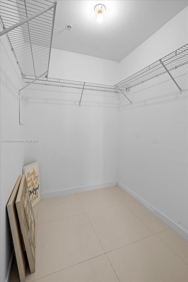 Building Photo - 300 S Biscayne Blvd