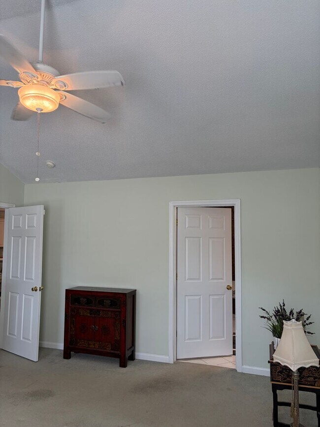 Building Photo - Prime Simpsonville Location!!