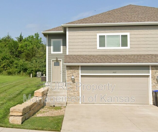 Building Photo - 4427 SE Gemstone Ln