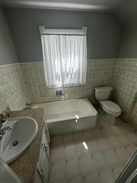 Building Photo - 582 Colima Dr