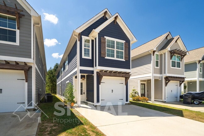 Building Photo - 215 Creek Run Way