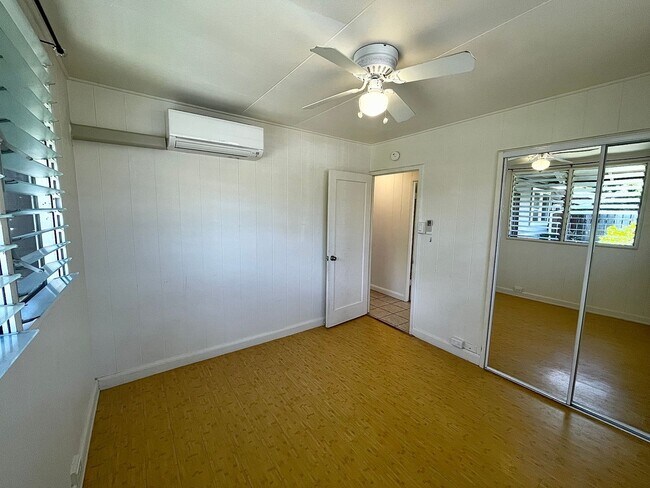 Building Photo - T1182ach