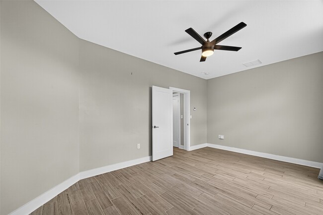 Building Photo - 1603 Holly St