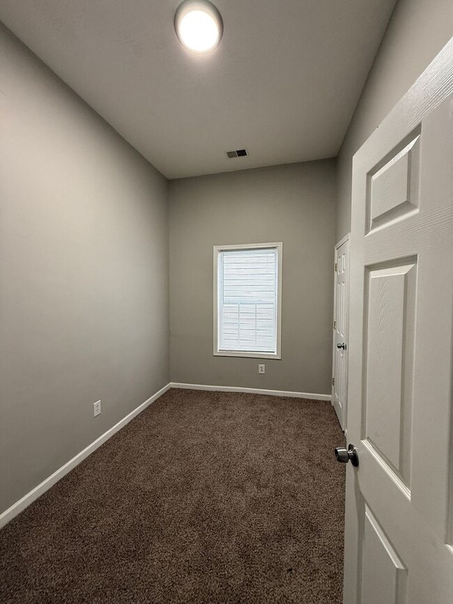 Building Photo - 3-BED 1-BATH SINGLE FAMILY HOME