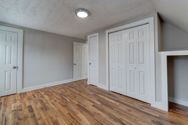 Building Photo - Newly Renovated Single Family available Now!