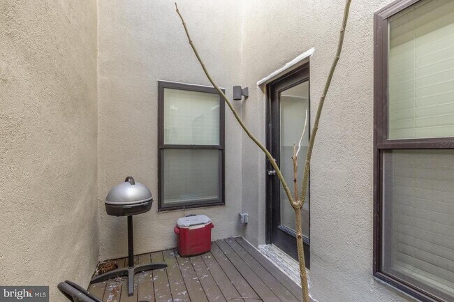 Building Photo - 2031 S Juniper St