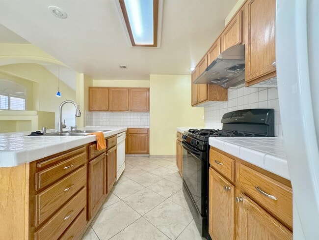 Building Photo - 8159 Dinsmore Dr