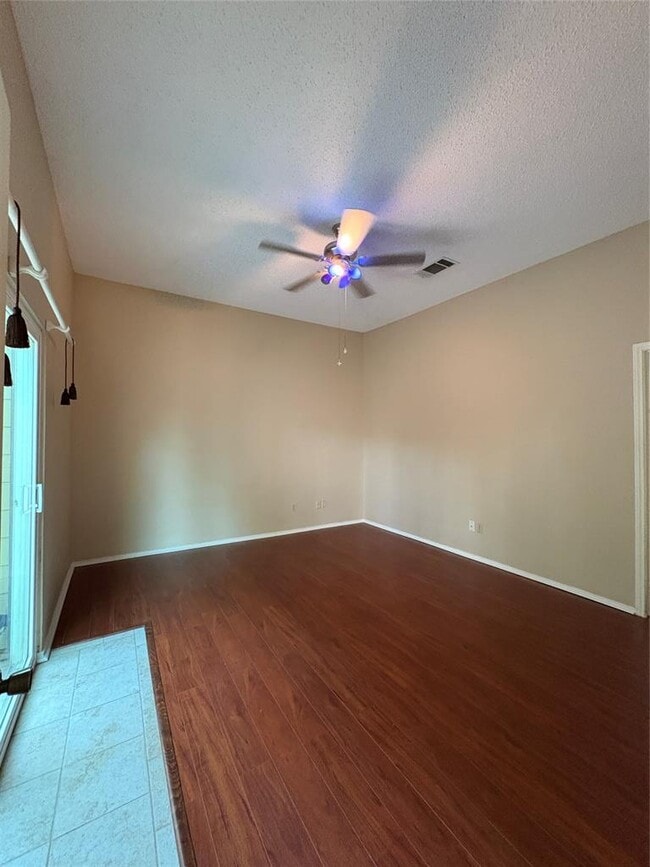 Building Photo - 2216 Quiet Wood Dr