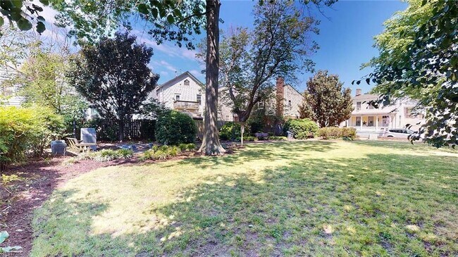 Building Photo - 409 Dinwiddie St