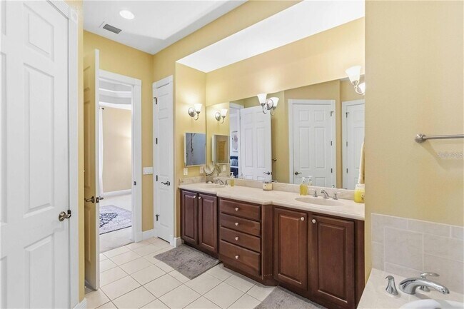 Building Photo - 5246 Manorwood Dr