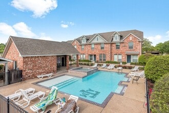 Building Photo - 4 bed 4 bath in Gated Community Available ...