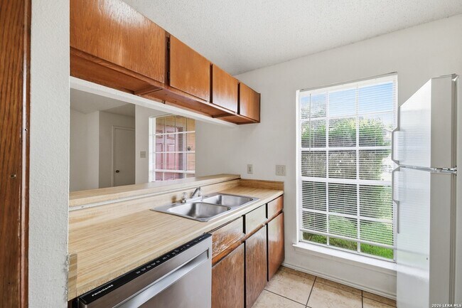 Building Photo - 8918 Fall River Dr