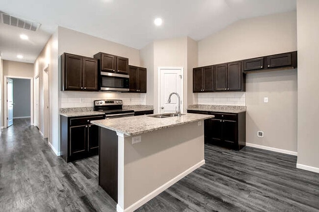 Building Photo - 1333 Azena St