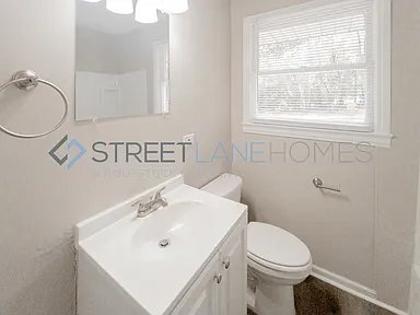 Building Photo - 3028 Acorn Rd