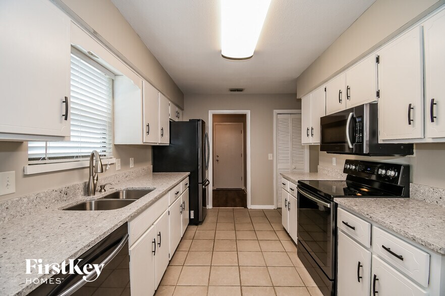 Building Photo - 10849 Knottingby Dr