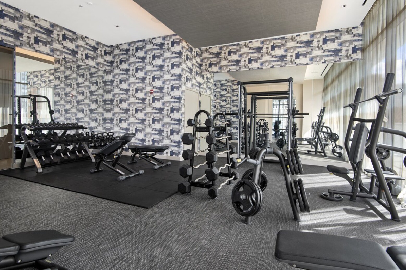 Building Photo - 1212 N La Salle Dr