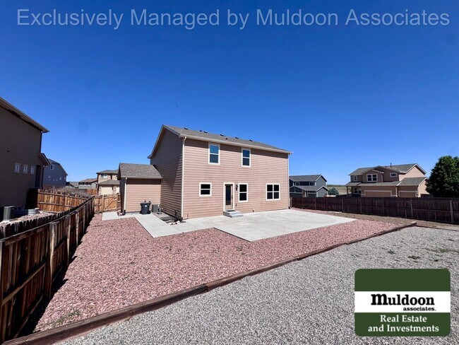 Building Photo - Spacious 5 Bedroom, 3.5 Bath Home with 3-Car Garage, and Pet-Friendly Living in 80925!