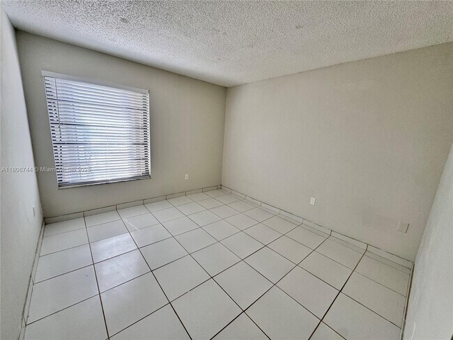Building Photo - 5900 SW 127th Ave