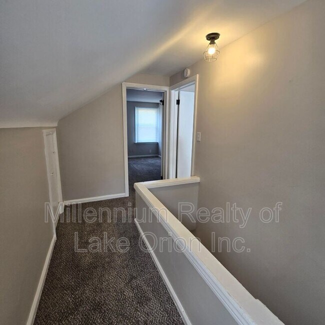 Building Photo - 614 E Tennyson Ave