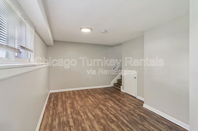 Building Photo - 16538 Park Ave