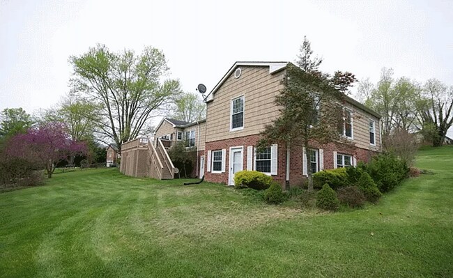 Building Photo - 207 Hawthorn Dr