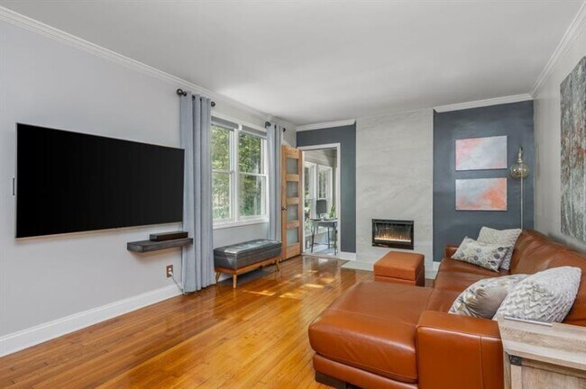 Building Photo - 168 Garland Ave