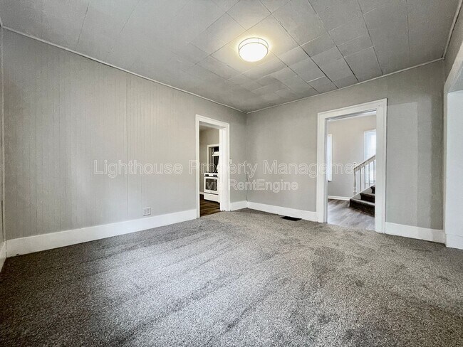 Building Photo - 1011 Quarry Ave NW