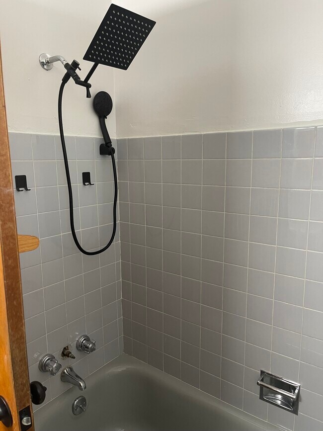 Building Photo - 6 Juniper Ln