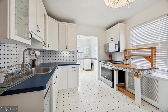 Building Photo - 74 Drexel Ave