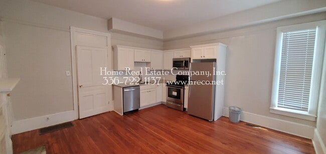 Building Photo - 412 W. First Street Apt A