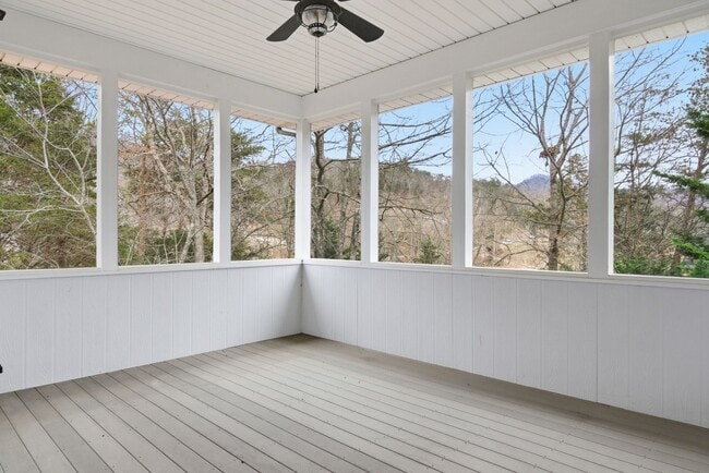 Building Photo - 4 Bed/3 Bath. Pet Friendly. Master on Main