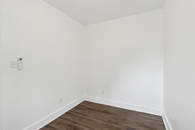 Building Photo - 3 Bedroom House North Philly- Newly Renovated