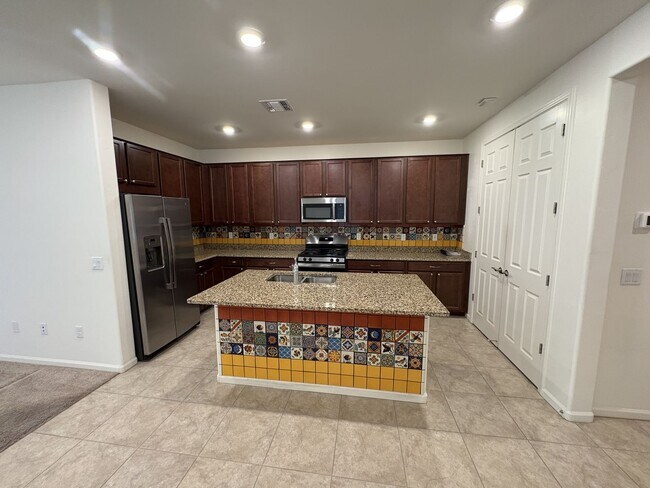 Building Photo - Four bedroom beauty in Star Valley