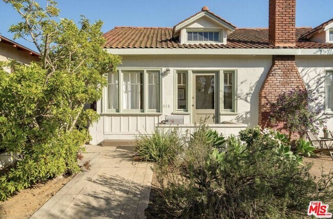 Building Photo - 818 Palms Blvd