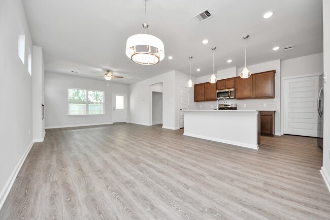 Building Photo - 15523 Foresail Ln