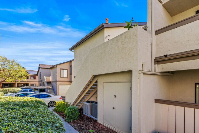 Building Photo - 3650 Avocado Village Ct