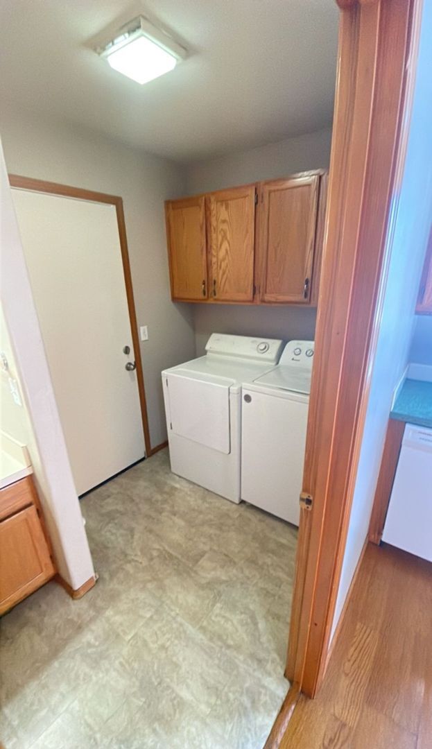 Building Photo - PRELEASING: 4 bdrm/1.5 bath house near WWU Park-N-Ride