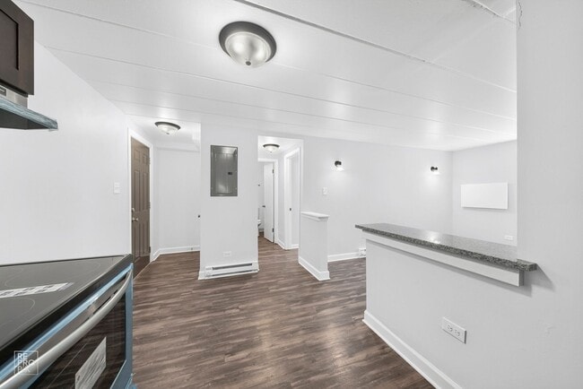 Building Photo - 5129 W Roosevelt Rd