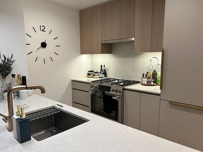 Building Photo - Skyline Tower - 2707