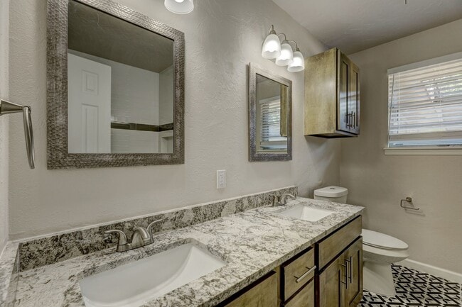 Building Photo - Spacious Elegance: Open Floor Plan, Dual V...