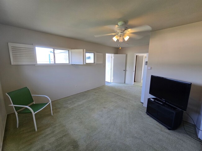 Building Photo - Classic 3 Bed, 2 Bath Home on Large Lot