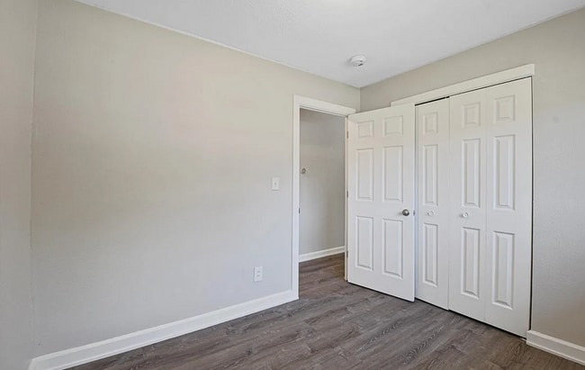 Building Photo - 4 bedroom 2 bathroom located in Champaign-...
