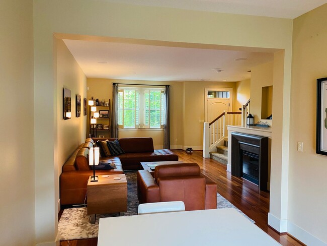 Building Photo - Incredible Custom Townhome