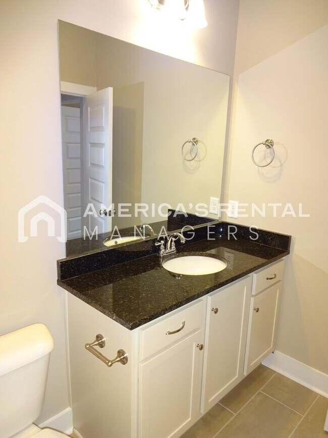 Building Photo - Gorgeous 2 -Story Home for Rent in Lake Cy...