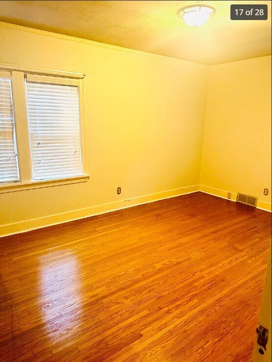 Building Photo - 2501 W Moss Ave