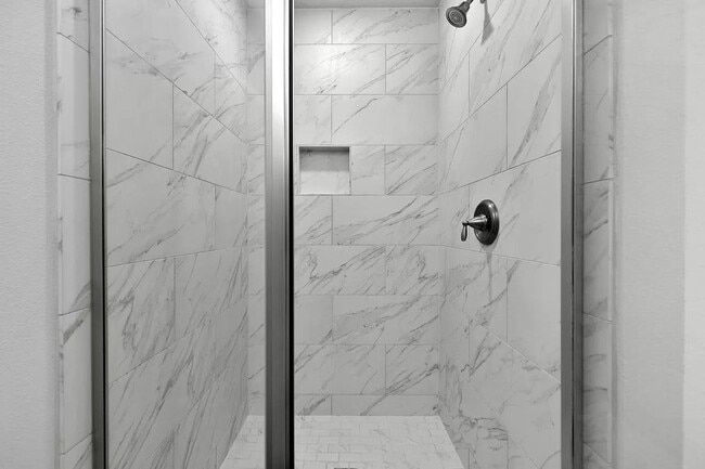 Building Photo - Three Bedroom Two and a half Bath In Hammock Oaks