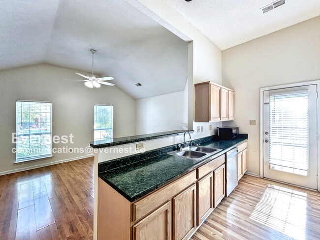 Building Photo - 9299 Grove Manor Dr