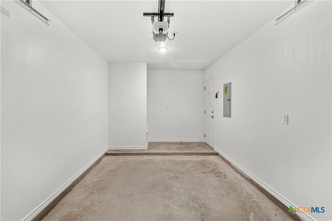 Building Photo - 1214 Concord Dr